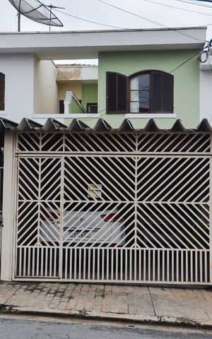 Casa à venda com 163m², 3 quartos e 2 vagas Casa à venda com 163m², 3 quartos e 2 vagasFachada