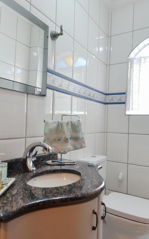 Casa à venda com 163m², 3 quartos e 2 vagas Casa à venda com 163m², 3 quartos e 2 vagasBanheiro 2