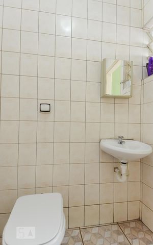 Casa à venda com 163m², 3 quartos e 2 vagas Casa à venda com 163m², 3 quartos e 2 vagasBanheiro de Serviço