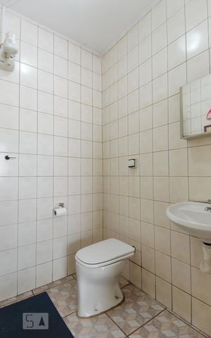 Casa à venda com 163m², 3 quartos e 2 vagas Casa à venda com 163m², 3 quartos e 2 vagasBanheiro de Serviço
