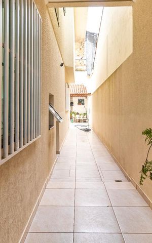 Casa à venda com 150m², 3 quartos e 4 vagasQuintal - Corredor