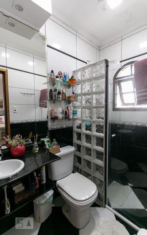 Casa à venda com 200m², 2 quartos e 2 vagas Casa à venda com 200m², 2 quartos e 2 vagasBanheiro da Suíte 1