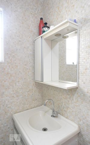 Casa à venda com 200m², 3 quartos e 2 vagasBanheiro da suite 3