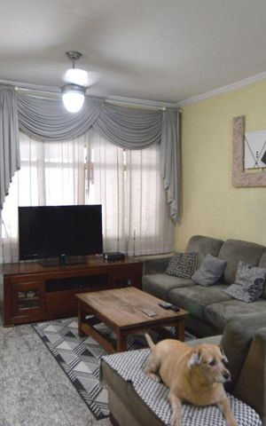 Casa à venda com 200m², 3 quartos e 2 vagasSala