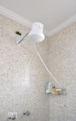 Casa à venda com 200m², 3 quartos e 2 vagasBanheiro da suite 3