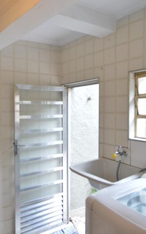 Casa à venda com 200m², 3 quartos e 2 vagasÁrea de serviço
