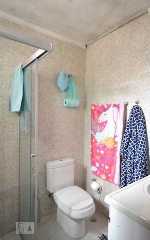 Casa à venda com 200m², 3 quartos e 2 vagasBanheiro da suite 2