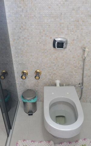 Casa à venda com 200m², 3 quartos e 2 vagasBanheiro da suite 1