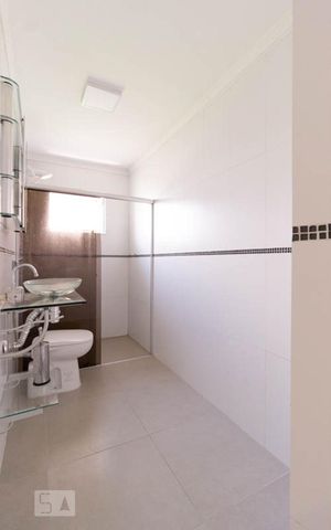 Casa à venda com 150m², 3 quartos e 5 vagas Casa à venda com 150m², 3 quartos e 5 vagasBanheiro