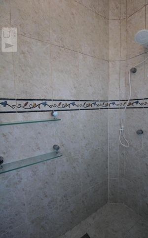 Casa de condomínio para alugar com 332m², 4 quartos e 5 vagasBanheiro da Suíte
