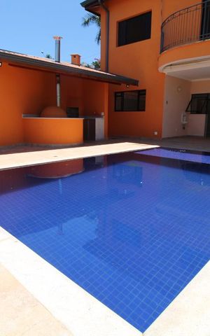 Casa de condomínio para alugar com 332m², 4 quartos e 5 vagasPiscina