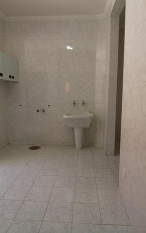 Casa de condomínio para alugar com 332m², 4 quartos e 5 vagasÁrea de Serviço