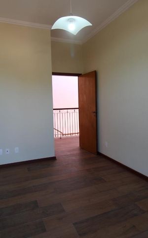 Casa de condomínio para alugar com 332m², 4 quartos e 5 vagasQuarto 2 ou Escritório