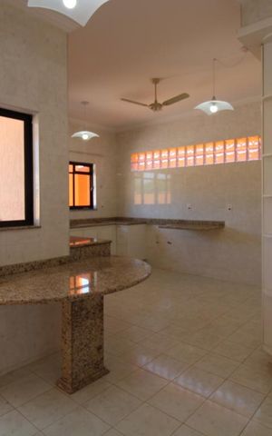 Casa de condomínio para alugar com 332m², 4 quartos e 5 vagasCozinha