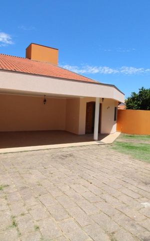 Casa de condomínio para alugar com 332m², 4 quartos e 5 vagasGaragem