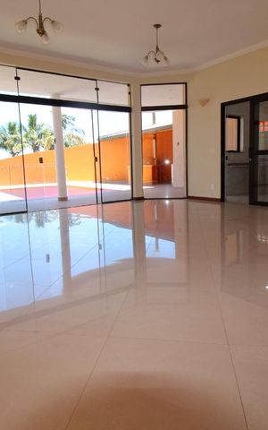 Casa de condomínio para alugar com 332m², 4 quartos e 5 vagasSala