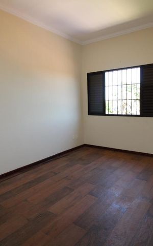 Casa de condomínio para alugar com 332m², 4 quartos e 5 vagasQuarto 1 (suíte)