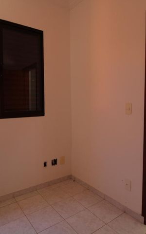 Casa de condomínio para alugar com 332m², 4 quartos e 5 vagasQuarto de Serviço