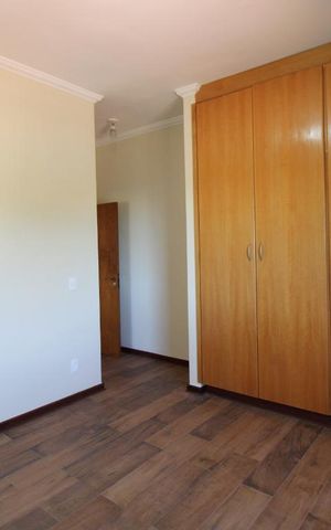 Casa de condomínio para alugar com 332m², 4 quartos e 5 vagasQuarto 3 (suíte)