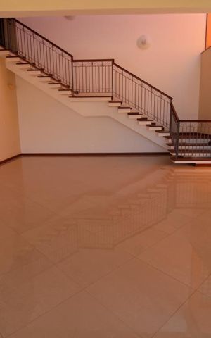 Casa de condomínio para alugar com 332m², 4 quartos e 5 vagasSala