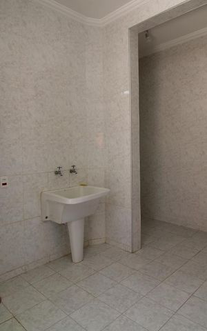 Casa de condomínio para alugar com 332m², 4 quartos e 5 vagasÁrea de Serviço