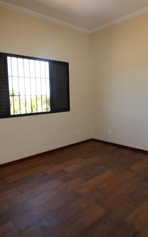 Casa de condomínio para alugar com 332m², 4 quartos e 5 vagasQuarto 3 (suíte)