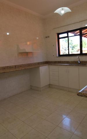 Casa de condomínio para alugar com 332m², 4 quartos e 5 vagasCozinha