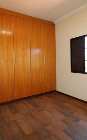 Casa de condomínio para alugar com 332m², 4 quartos e 5 vagasQuarto 3 (suíte)