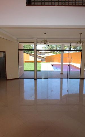 Casa de condomínio para alugar com 332m², 4 quartos e 5 vagasSala