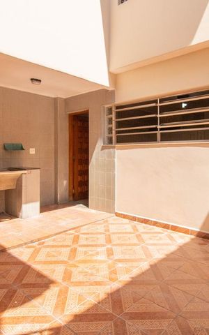 Casa à venda com 270m², 3 quartos e 2 vagas Casa à venda com 270m², 3 quartos e 2 vagasÁrea de Serviço