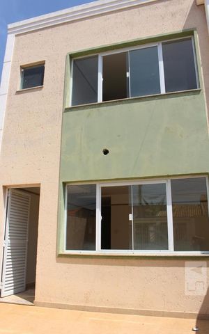 Casa à venda com 115m², 2 quartos e 1 vagaFachada