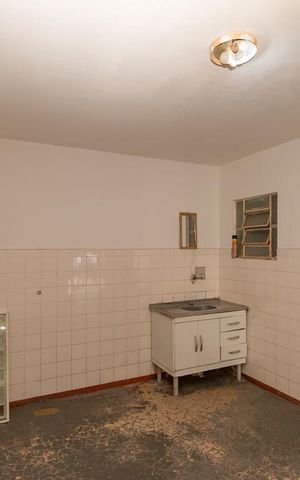 Casa à venda com 230m², 4 quartos e 2 vagas Casa à venda com 230m², 4 quartos e 2 vagasEdícula