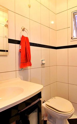 Casa à venda com 100m², 2 quartos e 10 vagasBanheiro