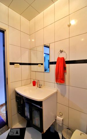 Casa à venda com 100m², 2 quartos e 10 vagasBanheiro
