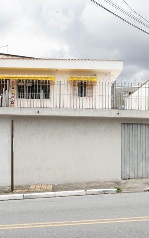 Casa para alugar com 230m², 4 quartos e 5 vagasFachada