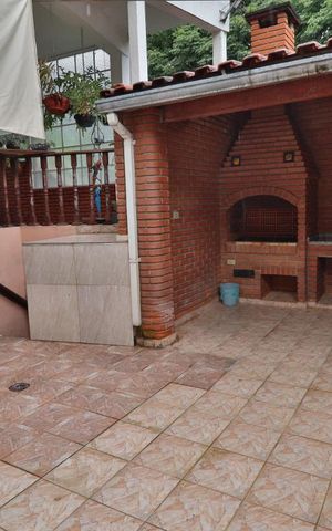 Casa à venda com 650m², 5 quartos e 6 vagasChurrasqueira