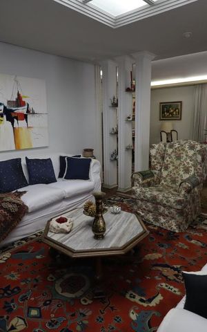 Casa à venda com 650m², 5 quartos e 6 vagasSala