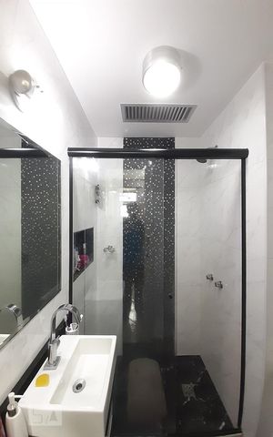 Apartamento à venda com 70m², 2 quartos e 1 vaga Apartamento à venda com 70m², 2 quartos e 1 vagaBanheiro Social