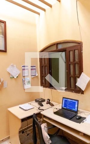 Casa à venda com 174m², 3 quartos e 5 vagas Casa à venda com 174m², 3 quartos e 5 vagasEscritório