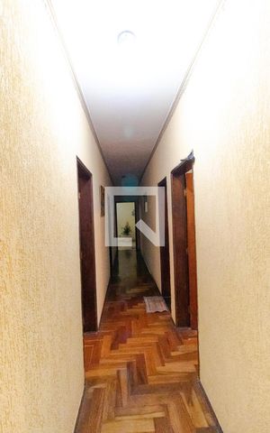 Casa à venda com 174m², 3 quartos e 5 vagas Casa à venda com 174m², 3 quartos e 5 vagasCorredor