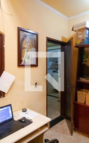 Casa à venda com 174m², 3 quartos e 5 vagas Casa à venda com 174m², 3 quartos e 5 vagasEscritório