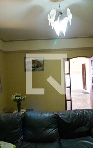 Casa à venda com 174m², 3 quartos e 5 vagas Casa à venda com 174m², 3 quartos e 5 vagasSala de TV