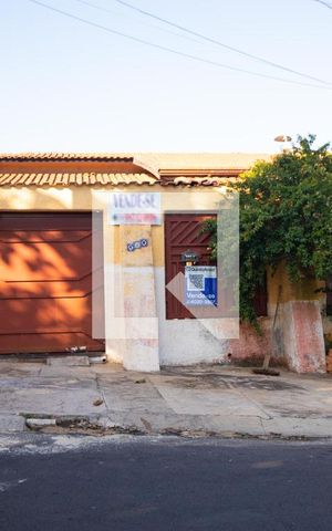 Casa à venda com 174m², 3 quartos e 5 vagas Casa à venda com 174m², 3 quartos e 5 vagasFachada