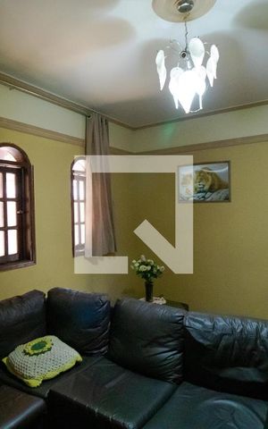 Casa à venda com 174m², 3 quartos e 5 vagas Casa à venda com 174m², 3 quartos e 5 vagasSala de TV