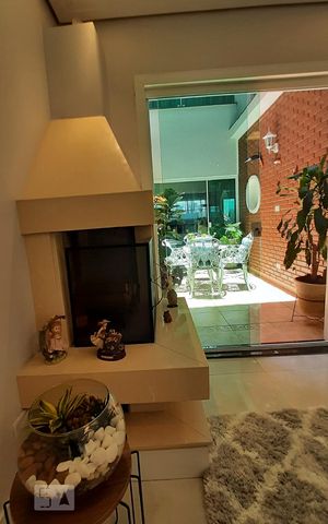 Casa à venda com 350m², 4 quartos e 4 vagasSala