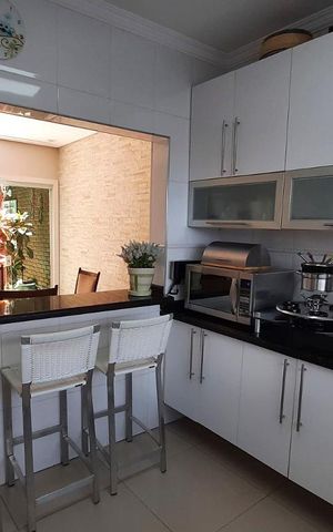 Casa à venda com 350m², 4 quartos e 4 vagasCozinha