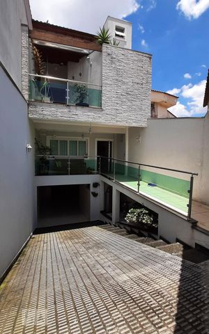 Casa à venda com 350m², 4 quartos e 4 vagasVista Casa