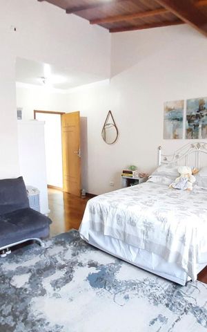 Casa à venda com 350m², 4 quartos e 4 vagasSuite 4