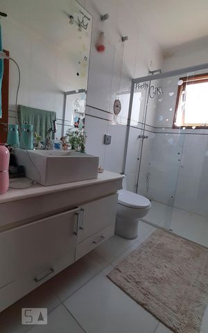 Casa à venda com 350m², 4 quartos e 4 vagasBanheiro Suite 2