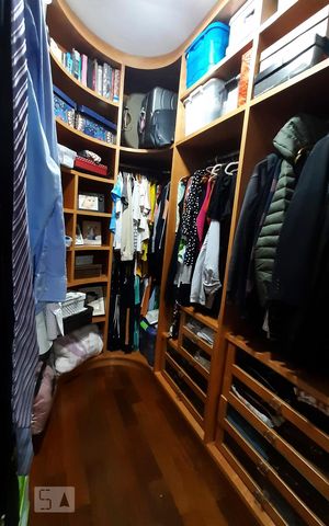 Casa à venda com 350m², 4 quartos e 4 vagasCloset Suite 1